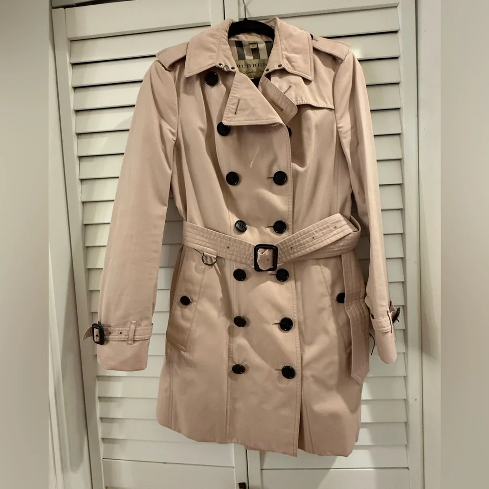 Authentic Burberry Light Pink Trench Coat - Picture 5 of 15